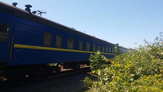 2ТЭ116-1095 прибывает на станцию Бердянск с поездом 227/228 сообщением Киев-Бердянск. смотреть онлайн