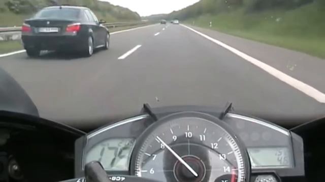 R1 VS BMW and PORSCHE смотреть онлайн