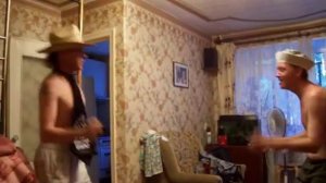 Внуки курящей бабушки.MOV