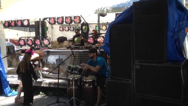 Dj Rebecca Goldberg and percussionist at Tec-troit 2014 смотреть онлайн