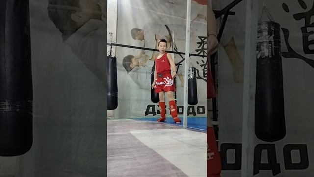 hard work.жесткая отработка Лоу кик #muaithai #mma #boxing смотреть онлайн
