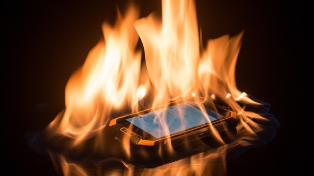 Самый надёжный и неубиваемый смартфон Blackview BV6000S с защитой ip68 смотреть онлайн