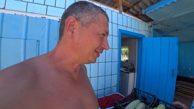 Жить на Кубани, значит утром дела огородные а днем идем в гости к соседям смотреть онлайн