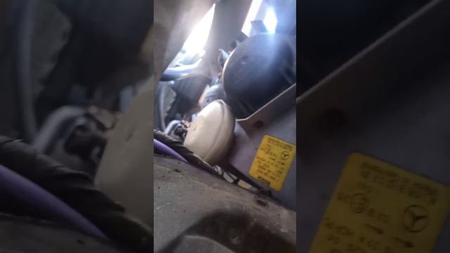 Mercedes W168 он же Мерседес Бенз А160 Замена лампочек ближнего света как быстро это сделать смотреть онлайн