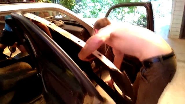 Клеили потолок на Mercedes 200 W202.mp4 смотреть онлайн