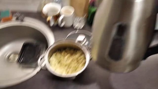 Лайфхак как разогреть макароны. смотреть онлайн