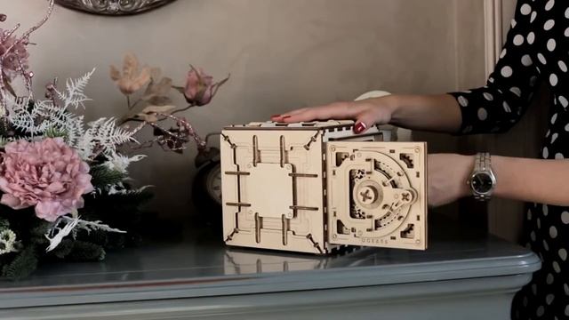 Конструктор UGEARS Модель «Сейф» смотреть онлайн