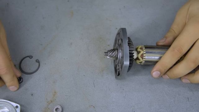 Быстрый ремонт редуктора! Как поменять шестерни на болгарке Макита 9558 смотреть онлайн