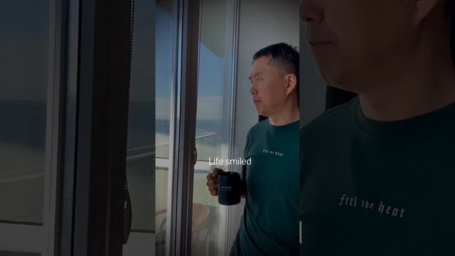 Я спросил у жизни: Почему ты такая сложная? Жизнь улыбнулась и ответила: Люди не ценят простых веще смотреть онлайн