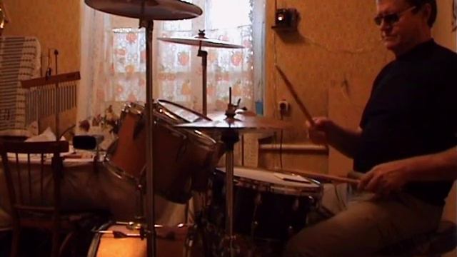 Фрагменты от известных барабанщиков (Иен Пейс, Харви Мэйсон) смотреть онлайн
