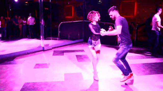 Зваблююча BACHATA у диско-клубі Roza baR смотреть онлайн