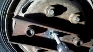 Как снять передний тормозной барабан с ступицы