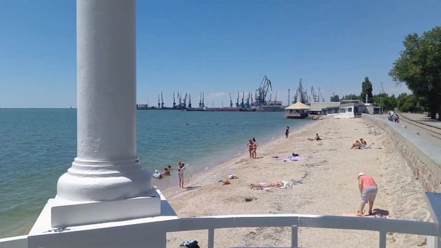 Бердянск 15.07.2022, 1й пляж, вид с беседки смотреть онлайн