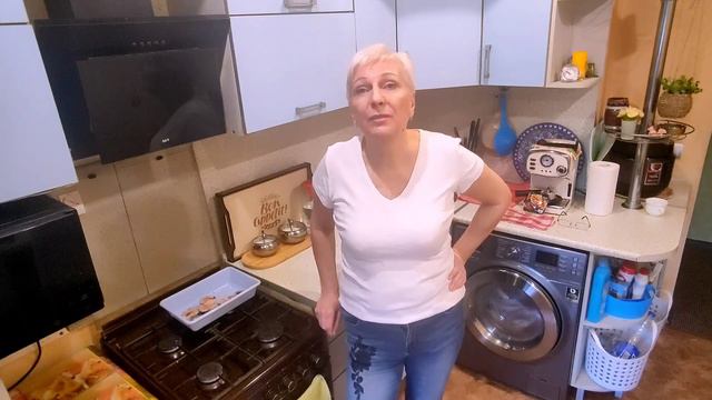 Запекаю скумбрию. Спорю с мнением Михалкова. Болталка под готовку еды. смотреть онлайн