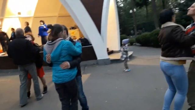 У беды глаза зелёные!!!??Танцы в парке Горького!!!??Харьков 2021 смотреть онлайн