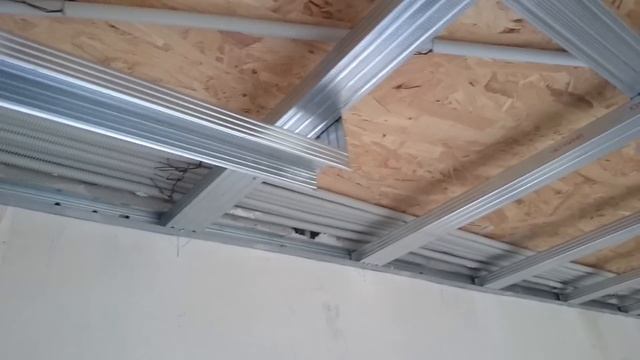 потолок из гипсокартона #16 Двухуровневый каркас по деревянным балкам. Drywall ceiling. смотреть онлайн