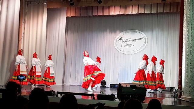 Русский народный танец "Проходочка с манерою", танцевальный коллектив " Овация" Байкаловский ЦДК. смотреть онлайн