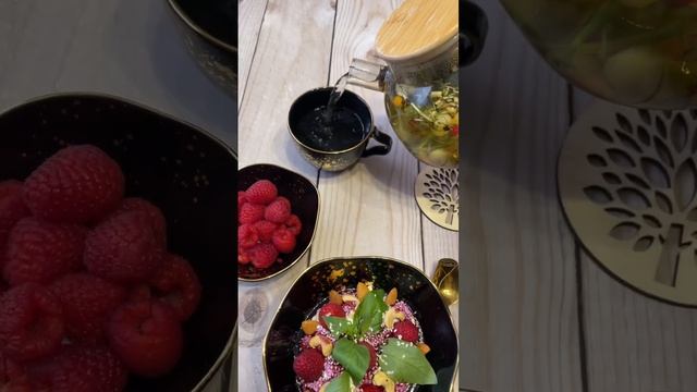 Творог с ягодами и орехами, травяной чай с крыжовником, облепихой и базеликом смотреть онлайн
