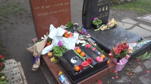 Могила Брюс Ли и его сына Брэндона.Сиэтл.Кладбище,,ЛЭЙК ВЬЮ,,.