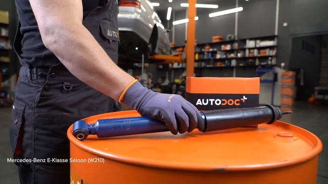 Kā nomainīt aizmugures amortizatori TOYOTA RAV4 (XA20) [AUTODOC VIDEOPAMĀCĪBA] смотреть онлайн