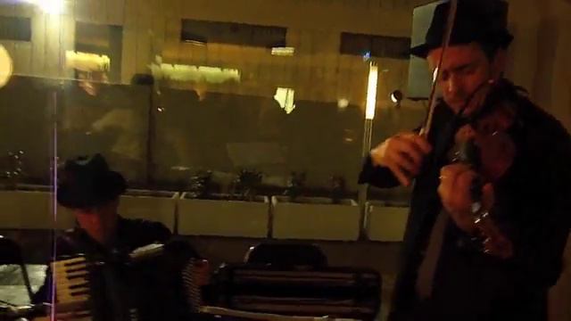 24 Febbraio - Il Venerdì da Angelo - LA NUIT EN ROUGE - Duo Calambre смотреть онлайн