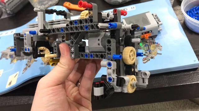 Lego Mercedes-Benz Arocs 3245 (42043) drive train test смотреть онлайн