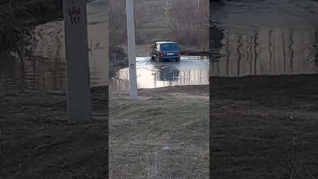 Лада Нива- преодоление малого брода смотреть онлайн