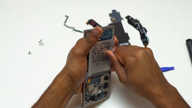 Samsung Galaxy S24 Ultra Teardown - Anything New Inside?? смотреть онлайн