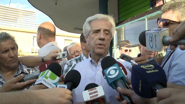 Vázquez dialogó con vecinos damnificados por la crecida del río Cuareim смотреть онлайн