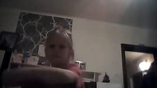 Я танцую так сказать маленький свой танец. Который я сама придумала. смотреть онлайн