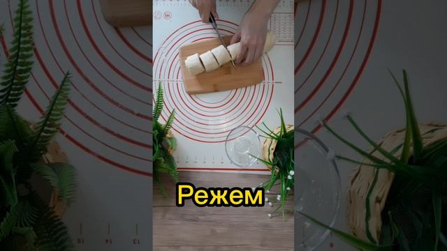 Слойки с сосисками и сыром