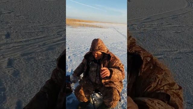 Рыбалка по первому льду на оз. Сасык-коль. смотреть онлайн