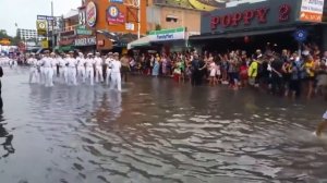 Русские моряки на параде  в Таиланде