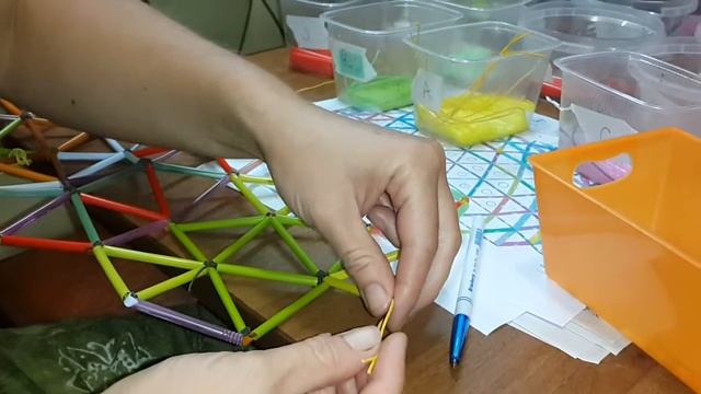Делаем макет Купольного Дома Вегетария из трубочек для коктейлей смотреть онлайн