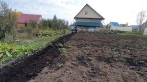 Работа минитрактора хт180 Уралец с плугом
