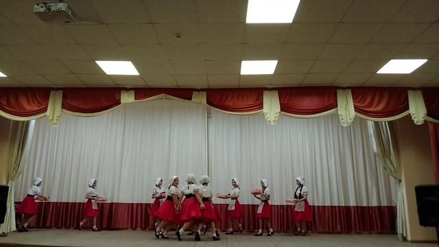 Французский бранль "Башмачки".Студия танца "Первоцвет",младшая группа смотреть онлайн