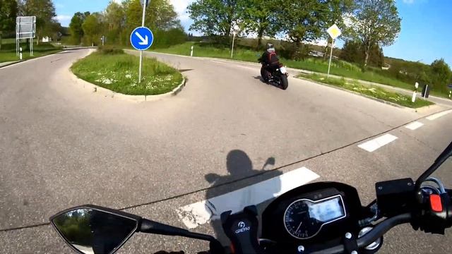 Suzuki GSR 750 & Suzuki SV 650 смотреть онлайн