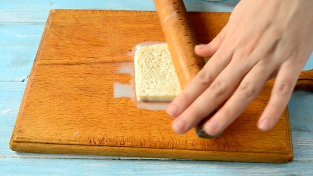 Пирожки из тостовоого хлеба с шоколадом