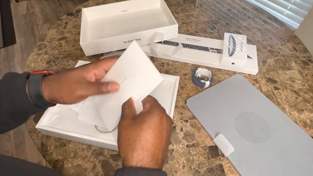 M2 MacBook Air Unboxing (Midnight Blue) смотреть онлайн