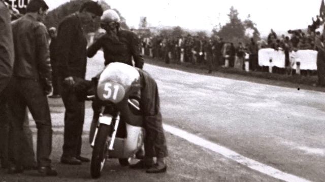 JAWA, которая ПОБЕЖДАЛА ВЕЛИКИХ! Неизвестная история одного из ЛУЧШИХ ГОНОЧНЫХ МОТОЦИКЛОВ 60-х. смотреть онлайн