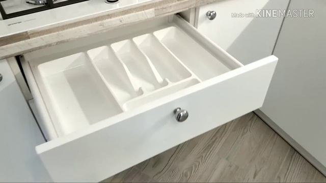 Кухня белая . Краска мат фурнитура Блюм смотреть онлайн