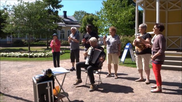 Säkkijärven polkka - Iris Valin & Yleisö смотреть онлайн