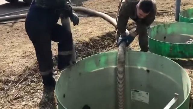 Откачка ила илососом из станции биологической очистки смотреть онлайн