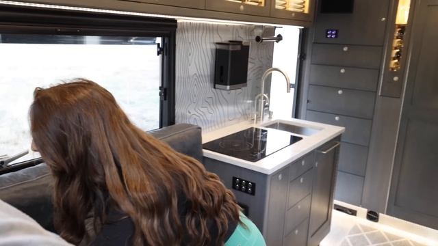 Am I MOVING into an $823,000 EARTHROAMER? Full Tour - Living in a Truck Camper смотреть онлайн