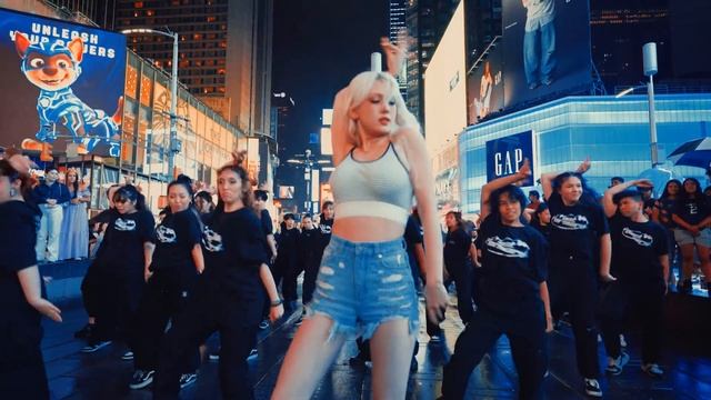 JEON SOMI (전소미) TIMES SQUARE FLASH MOB WITH I LOVE DANCE смотреть онлайн