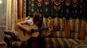 У берез и сосен тихо бродит осень