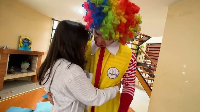EL REGRESO PAYASO de MC DONALDS смотреть онлайн
