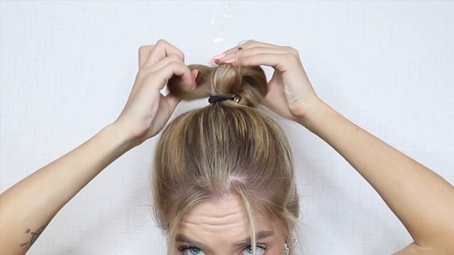 КАК БЫСТРО И КРАСИВО СОБРАТЬ ВОЛОСЫ В ВЫСОКИЙ ПУЧОК? | HOW TO: QUICK&EASY MESSY BUN FOR LONG HAIR смотреть онлайн