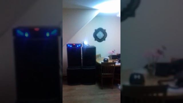 Elvis 15's dj speakers смотреть онлайн