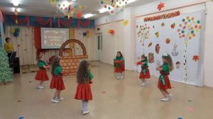 Танец Ягодки - кокетки. Девочки средней группы.